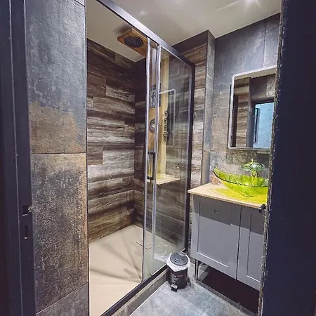 Gasthuis Gogh Gare By Joyca Privee Épinal