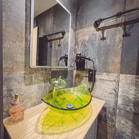 Gogh Gare By Joyca Privee Gasthuis *