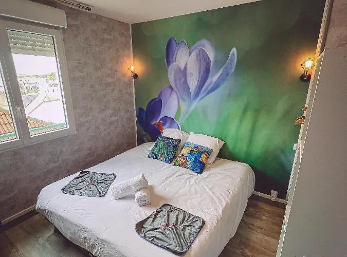 Gogh Gare By Joyca Privee *