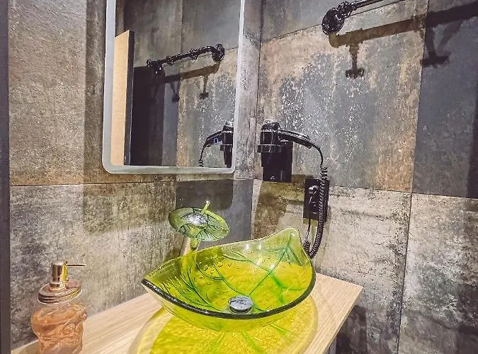 Gogh Gare By Joyca Privee Penzion *