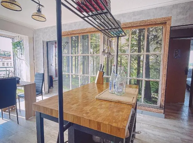 Gogh Gare By Joyca Privee Penzion Épinal